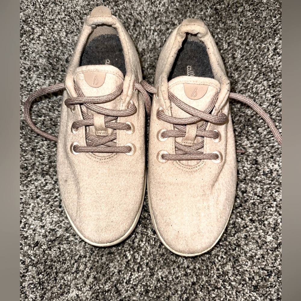 Women’s Allbirds tennis shoes